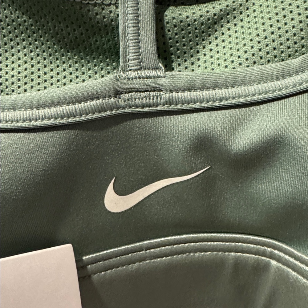 Women’s Size M Nike Light Support Sports/Training Bra~NWT - Picture 4 of 8